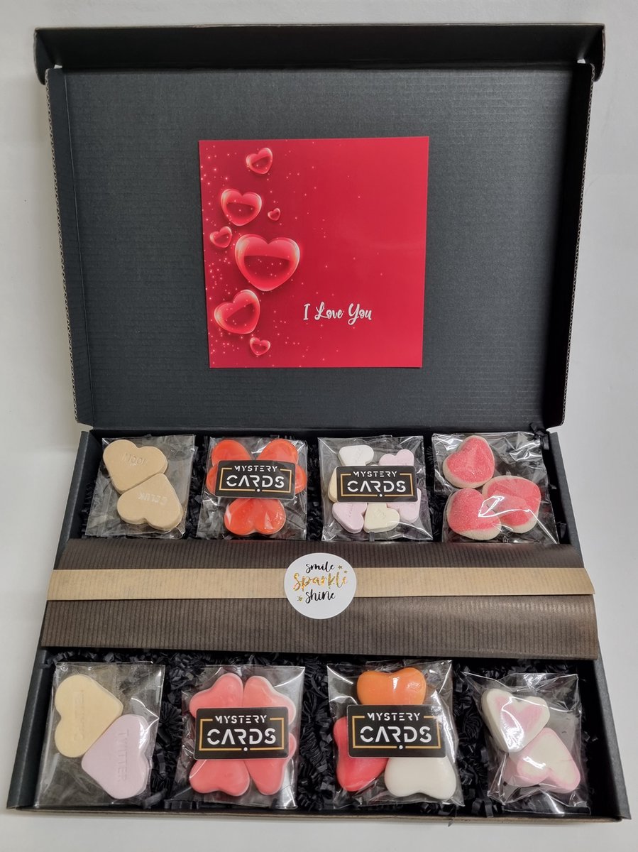 Valentijn Box met Mystery Card I Love You met persoonlijke (video)boodschap | 8 soorten heerlijke hart snoepjes en een liefdevol kado